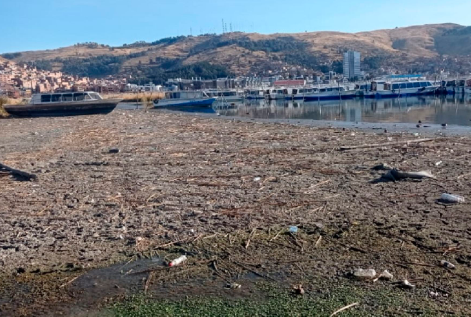 DESCENSO DE AGUAS EN LAGO TITICACA VIENE AFECTANDO LAS EMBARCACIONES – RCR Peru