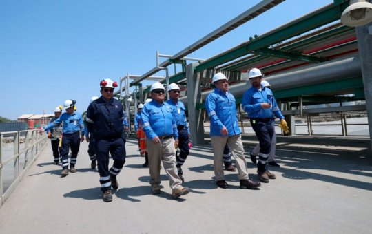 COMITIVA DEL EJECUTIVO REALIZÓ VISITA TÉCNICA A LA NUEVA REFINERÍA TALARA PARA COMPROBAR SU OPERATIVIDAD – RCR Peru