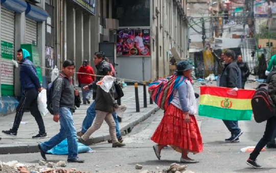 “BOLIVIA ENFRENTA UNA TRIPLE CRISIS ECONÓMICA, POLÍTICA Y SOCIAL” – RCR Peru
