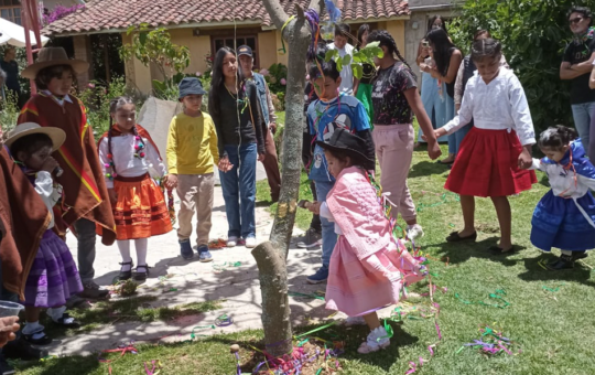 EL ARTE HACE A LOS NIÑOS Y NIÑAS MÁS HUMANOS Y CREATIVOS – RCR Peru