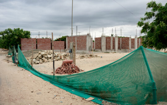 OBRAS PARALIZADAS EN CENTROS EDUCATIVOS A CARGO DE LA MUNICIPALIDAD DE TAMBOGRANDE AFECTA A CIENTOS DE ESCLARES – RCR Peru