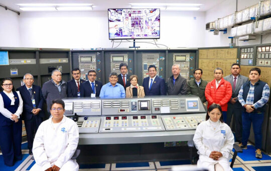 MINISTRO MUCHO VISITÓ CENTRO NUCLEAR RACSO Y DESTACÓ QUE LA ENERGÍA NUCLEAR PUEDE LLEVAR ELECTRICIDAD A REGIONES AMAZÓNICAS – RCR Peru
