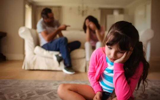 NIÑOS Y ADOLESCENTES SON SUSCEPTIBLES DE VER Y SEGUIR MODELOS NEGATIVOS, ALERTA PSICÓLOGO – RCR Peru