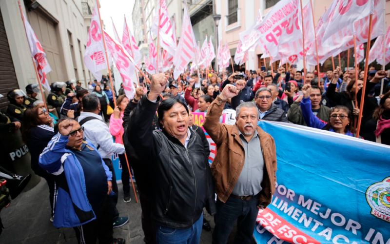 SUTEP SUSPENDE HUELGA NACIONAL ESCALONADA – RCR Peru