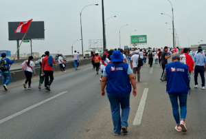 DEFENSORÍA DEL PUEBLO DE LIMA NORTE SUPERVISA EL DESPLAZAMIENTO DE MANIFESTANTES DURANTE EL PARO NACIONAL – RCR Peru