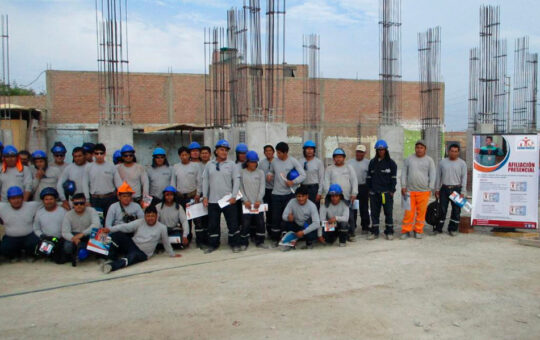 CONA BRINDA CARNÉ DE AFILIACIÓN DE MANERA GRATUITA PARA LOS TRABAJADORES EN CONSTRUCCIÓN CIVIL – RCR Peru