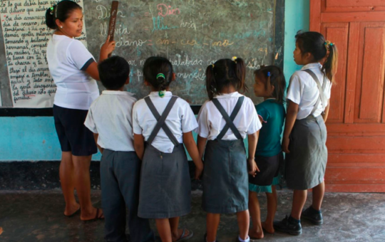 BRECHA DE EDUCACIÓN ES MAYOR EN LA AMAZONÍA CON UNA SERIE DE RETOS QUE EL GOBIERNO NO SOLUCIONA – RCR Peru