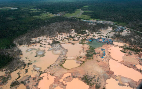 MINERÍA ILEGAL EN PERÚ GENERA $6.840 MILLONES AL AÑO Y LIDERA EXPORTACIONES ILÍCITAS DE ORO EN SUDAMÉRICA – RCR Peru
