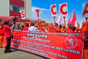 SINDICATO DE TRABAJADORES EN CONSTRUCCIÓN CIVIL DE AREQUIPA DENUNCIAN REPRESIÓN POLICIAL QUE DEJÓ 6 MANIFESTANTES HERIDOS – RCR Peru