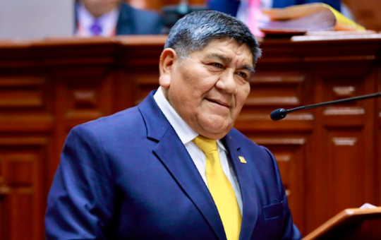 CONGRESO CENSURÓ A RÓMULO MUCHO EN VENGANZA PORQUE NO QUISO EXTENDER EL REINFO – RCR Peru
