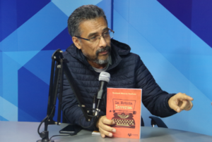 PERIODISTA RICHARD MORRIS PRESENTA «LA NOTICIA INVERSA», NOVELA DE AUTOFICCIÓN Y CRÍTICA SOCIAL – RCR Peru