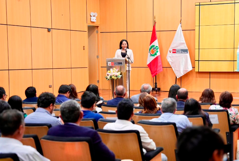 RECONOCEN A GOBIERNOS REGIONALES POR SU LABOR EN FAVOR DE LA MUJER – RCR Peru