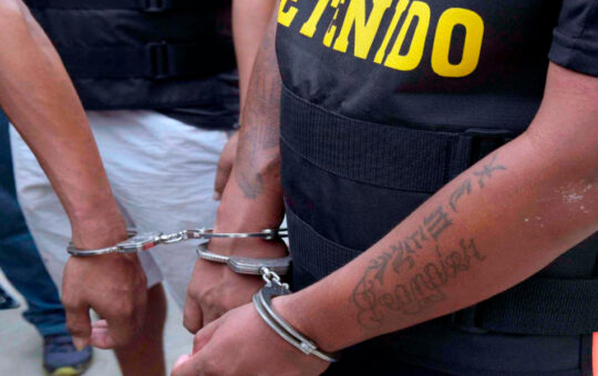 FISCALES NO PODRÁN PEDIR DETENCIÓN DE POLICÍAS QUE CAUSEN MUERTE AL USAR LEGALMENTE ARMAS – RCR Peru