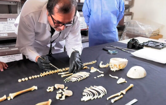 «LOS HUESOS HABLAN» SEÑALA ANTROPÓLOGO AL EXPLICAR LABOR EN LA UNIDAD DE TANATOLOGÍA FORENSE DEL MP – RCR Peru