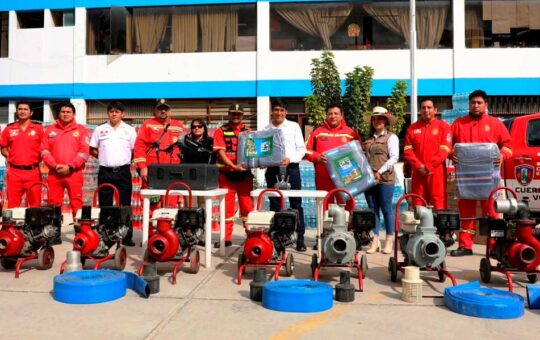 ENTREGAN EQUIPOS A COMPAÑÍA DE BOMBEROS PARA AFRONTAR LA TEMPORADA DE LLUVIAS – RCR Peru