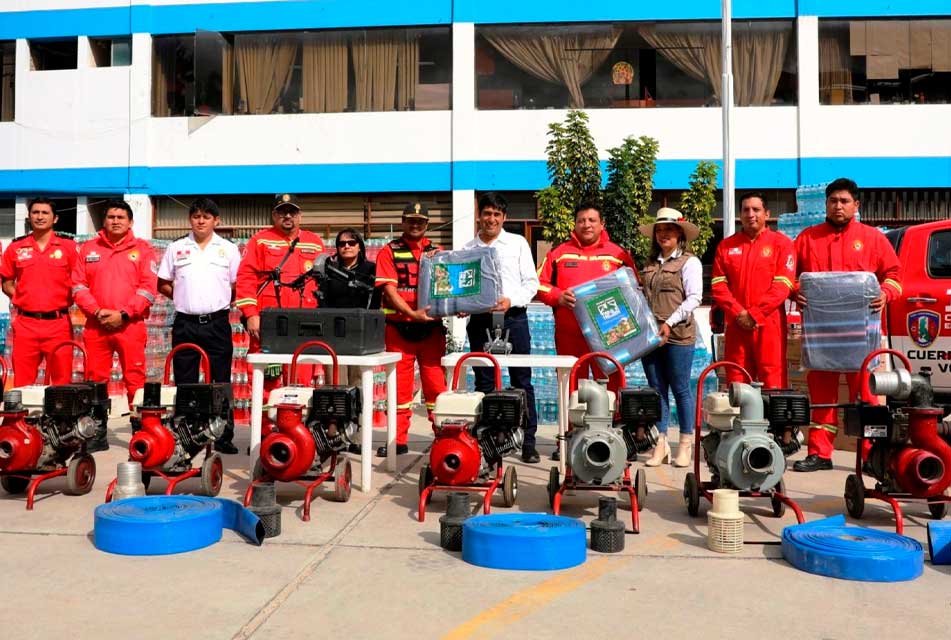 ENTREGAN EQUIPOS A COMPAÑÍA DE BOMBEROS PARA AFRONTAR LA TEMPORADA DE LLUVIAS – RCR Peru