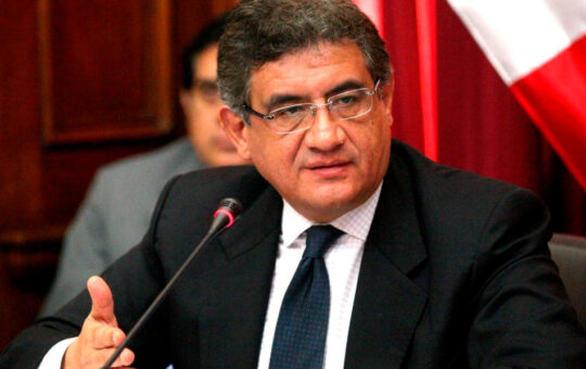 “EL CONGRESO HA LLEGADO A UNOS NIVELES DEPORABLES DE MORALIDAD” – RCR Peru