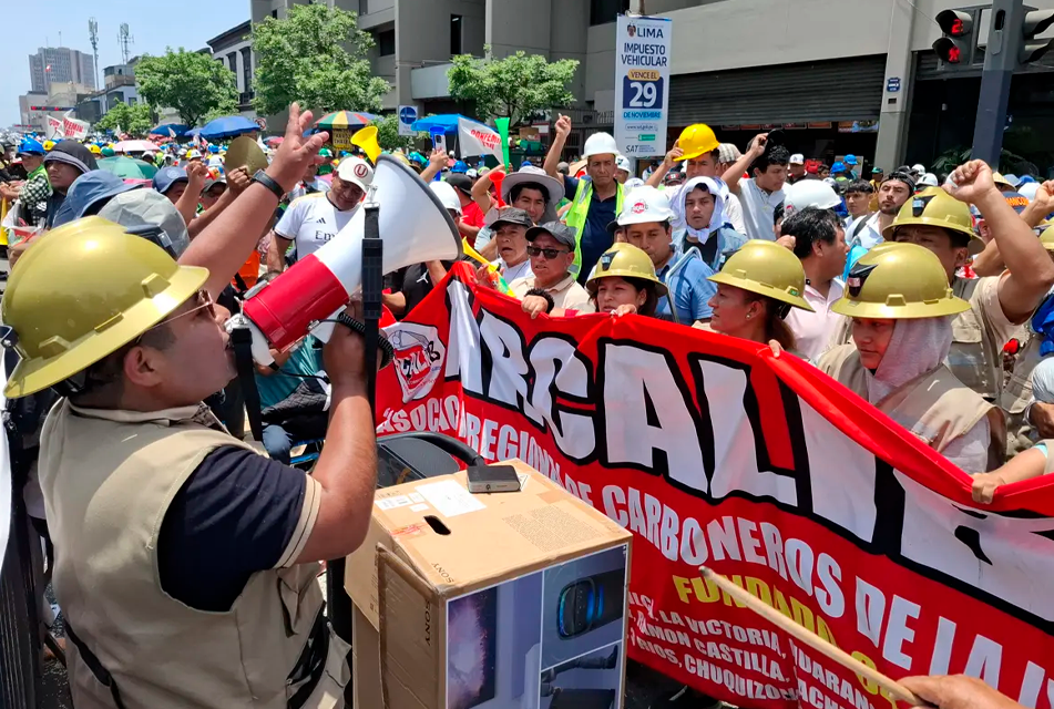 GOBIERNO EXTENDIÓ EL REINFO ANTE AMENAZAS DE PROTESTAS Y BLOQUEOS DE GREMIOS MINEROS – RCR Peru