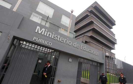 MINEDU OBLIGA A DOCENTES A ACATAR DÍAS NO LABORABLES A PESAR DE LA POSTERIOR SOBRECARGA DE TRABAJO – RCR Peru