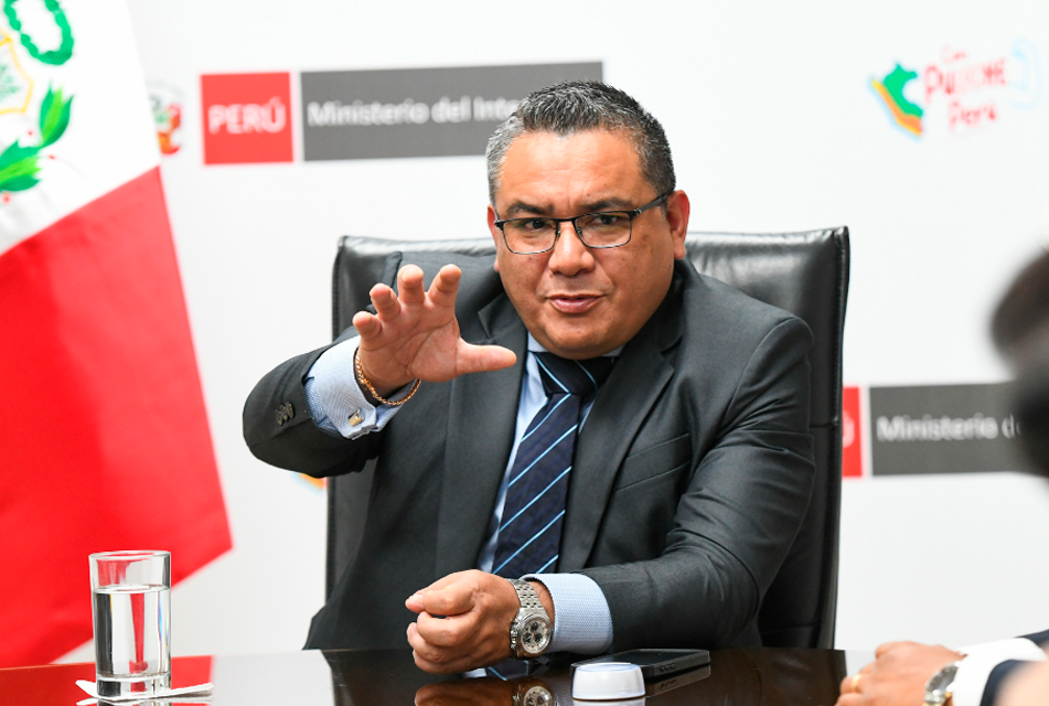 MINISTRO SANTIVAÑEZ NO MUESTRA CAPACIDAD PARA COMBATIR LA CRIMINALIDAD – RCR Peru