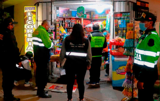 DENUNCIAN QUE EXTORSIONADORES LLEGAN ARMADOS A BODEGAS PARA OBLIGAR ACEPTAR PRÉSTAMOS GOTA A GOTA – RCR Peru