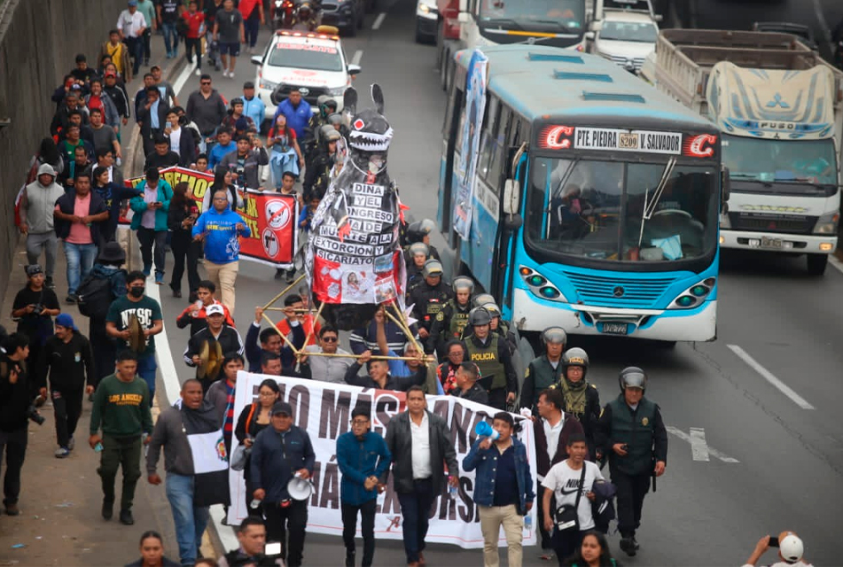 GREMIOS DE TRANSPORTISTAS ANUNCIAN PARO EL 6 DE FEBRERO ANTE AUMENTO DE CRIMINALIDAD – RCR Peru