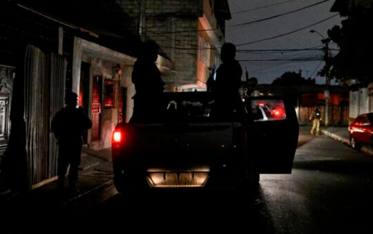 ASESINATOS A POLITICOS Y CONSTANTES APAGONES AFECTARONVOTACIÓN DE DANIEL NOBOA EN ECUADOR – RCR Peru