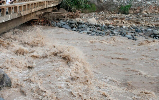 CAUDAL DEL RÍO RÍMAC AUMENTÓ UN 20% EN LURIGANCHO – CHOSICA POR LA PRESENCIA DE LLUVIAS EN LA SIERRA DE LIMA   – RCR Peru
