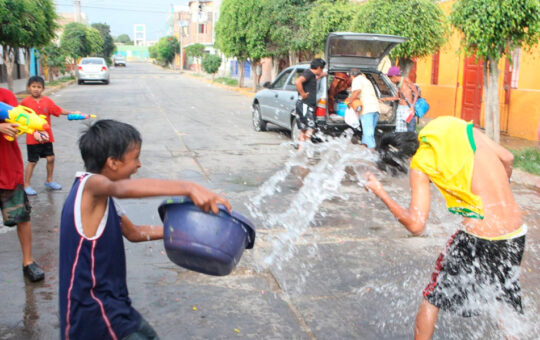 INVOCAN A USO RACIONAL Y RESPONSABLE DEL AGUA DURANTE CARNAVAL DE CAJAMARCA – RCR Peru