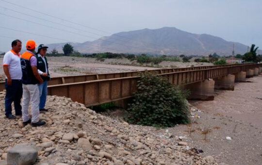 PUENTES PEATONALES DE CHANCAY NO RECIBEN MANTENIMIENTO – RCR Peru