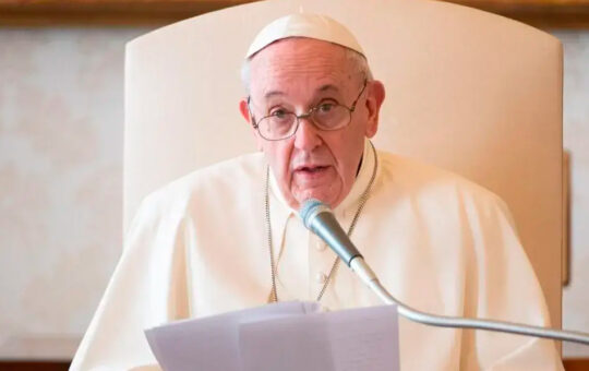 EL PAPA FRANCISCO, HOSPITALIZADO, PRESENTA “UN CUADRO CLÍNICO COMPLEJO”, SEGÚN EL VATICANO – RCR Peru