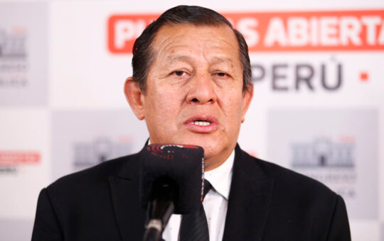 SALHUANA PARTICIPA EN ENTREGA DE AUTORIZACIÓN DE RUTAS DE TRANSPORTE A EMPRESAS – RCR Peru