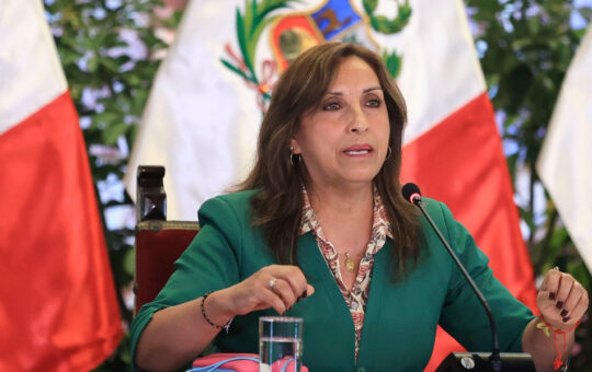 «SI LOS PERROS LADRAN, ES SEÑAL QUE AVANZAMOS» – RCR Peru