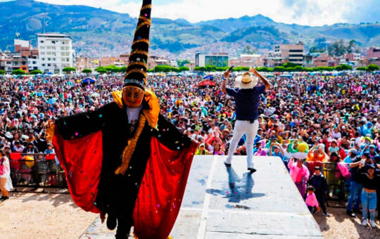 CAJAMARCA COORDINA MEDIDAS DE PROTECCIÓN A TURISTAS Y CENTRO HISTÓRICO POR LOS CARNAVALES 2025 – RCR Peru