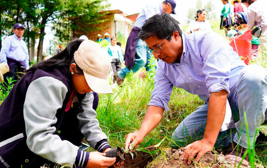NEWMONT FONCREAGRO Y MUNICIPALIDAD PROVINCIAL INICIARÁN PLAN PILOTO DE REFORESTACIÓN URBANA – RCR Peru