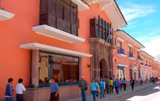 DERRAMA MAGISTERIAL REABRE REMODELADO DM HOTELES AYACUCHO – RCR Peru