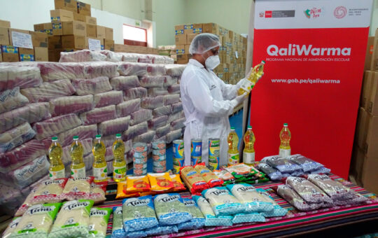 LA TRANSICIÓN DE QALI WARMA A WASI MIKUNA FUE APRESURADA Y SIN GARANTÍAS DE INOCUIDAD ALIMENTARIA – RCR Peru