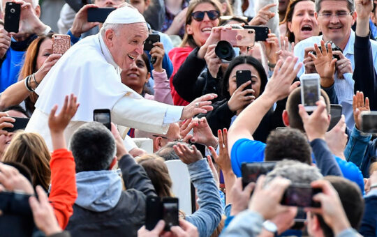 FRANCISCO CONVERSABA INCLUSO CON QUIENES PENSABA QUE TENÍAN UN DESACUERDO – RCR Peru