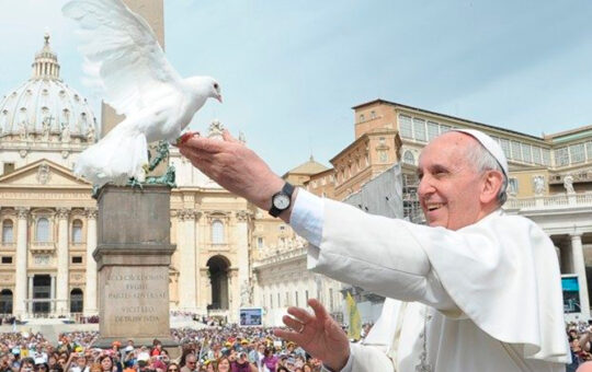 LEGADO PRINCIPAL DEL PAPA FRANCISCO ES SU MENSAJE CONSTANTE EN CONTRA DE LA GUERRA – RCR Peru