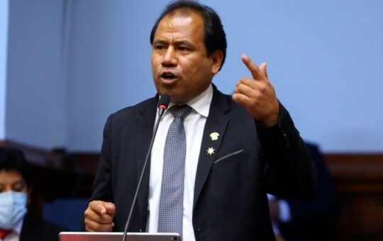 180 MIL MAESTROS CESANTES Y JUBILADOS SE BENEFICIARÍAN SI EL PLENO APRUEBA EL PROYECTO QUE ELEVA PENSIONES – RCR Peru