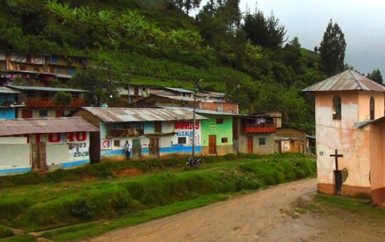 REVELAN QUE BRECHAS SOCIALES SE ACRECIENTAN CADA VEZ MÁS EN COMUNIDAD DE CAÑARIS – RCR Peru