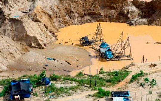 CONGRESO Y GOBIERNO AFIANZA IMPUNIDAD EN ACTIVIDADES ILEGALES COMO LA MINERÍA – RCR Peru