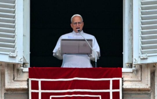 EL PAPA LLAMA A FRENAR LA GUERRA ANTES DE QUE SE CONVIERTE EN UNA «VORÁGINE IRREPARABLE» – RCR Peru