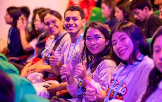 CUATRO EMPRESAS DEL SECTOR MINERO AUSPICIAN PARTICIPACIÓN DE BECARIOS DEL PRONABEC EN CADE UNIVERSITARIO 2025 – RCR Peru