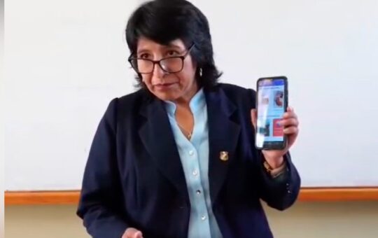 DOCENTE DE HUANCAVELICA ES RECONOCIDA COMO LA MEJOR MAESTRA LECTORA DEL MES – RCR Peru