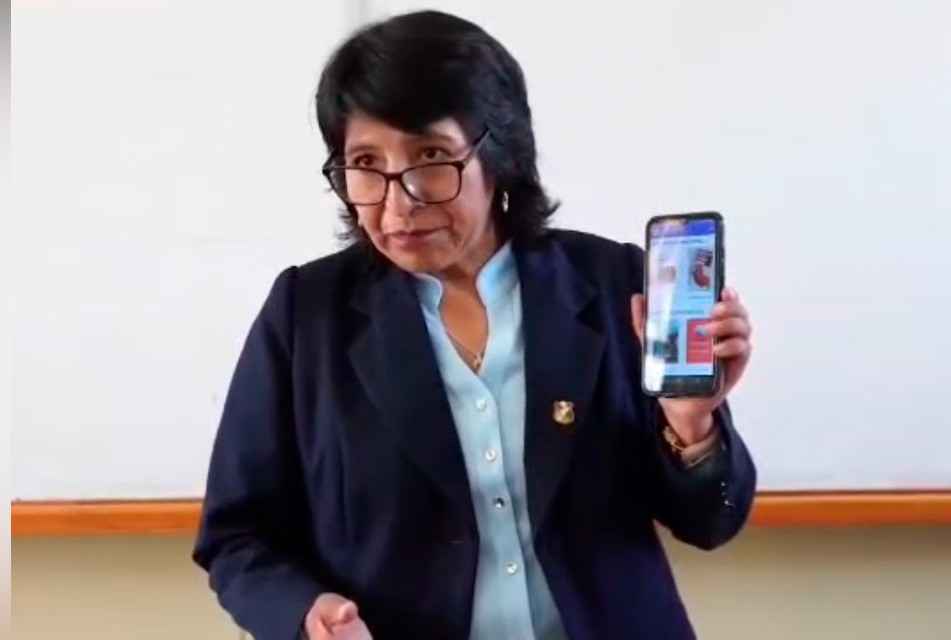 DOCENTE DE HUANCAVELICA ES RECONOCIDA COMO LA MEJOR MAESTRA LECTORA DEL MES – RCR Peru