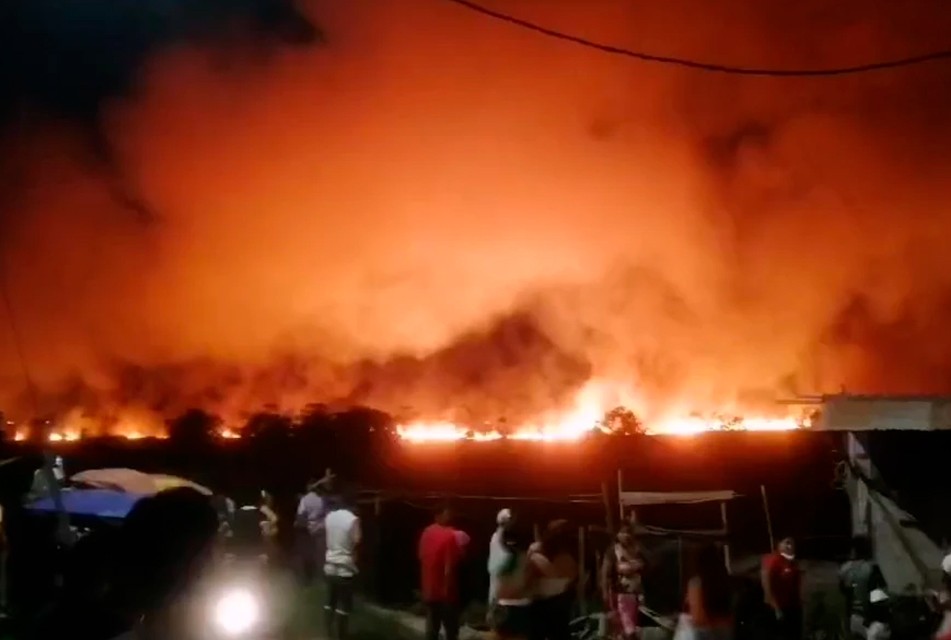 INCENDIO FORESTAL EN EL BOSQUE DE MANANTAY ARRASA CON HECTAREAS DE CULTIVOS – RCR Peru