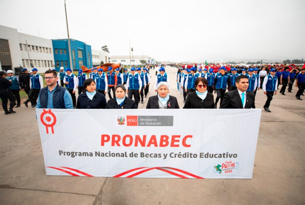 BECARIOS DEL PRONABEC PARTICIPARÁN EN LA GRAN PARADA CÍVICO-MILITAR 2025 – RCR Peru