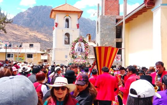 CENTENARES DE DEVOTOS ACOMPAÑARON LAS ANDAS DE LA SANTISIMA VIRGEN DE LA ASUNCIÓN – RCR Peru