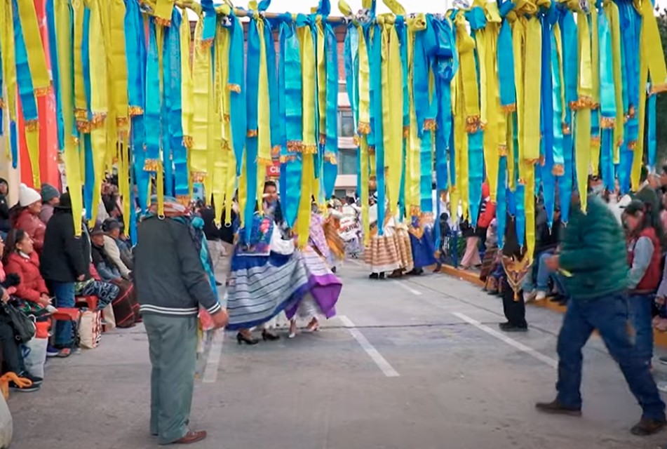 EL TRADICIONAL TORNEO DE CINTAS CULMINÓ CON LA QUEMA DE UN IMPRESIONANTE CASTILLO – RCR Peru